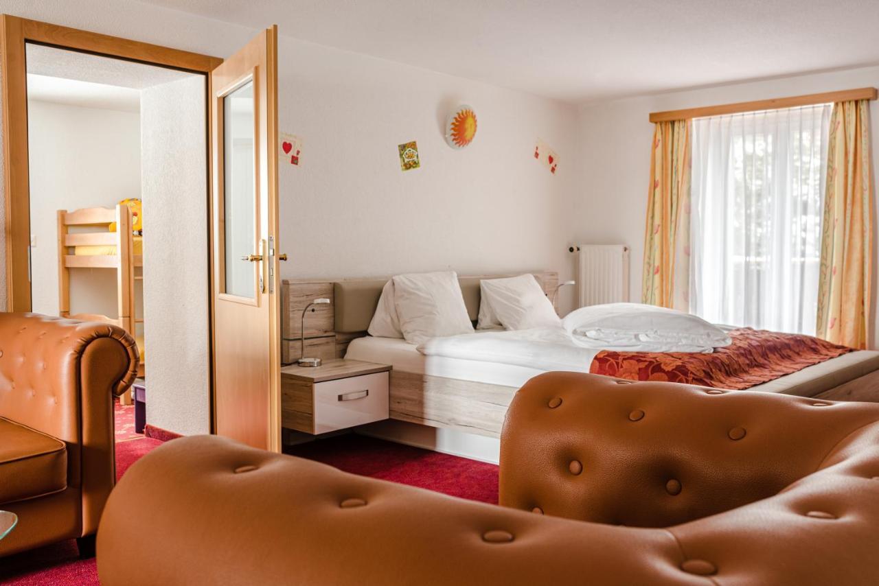 Family Hotel Desiree Grachen Bagian luar foto