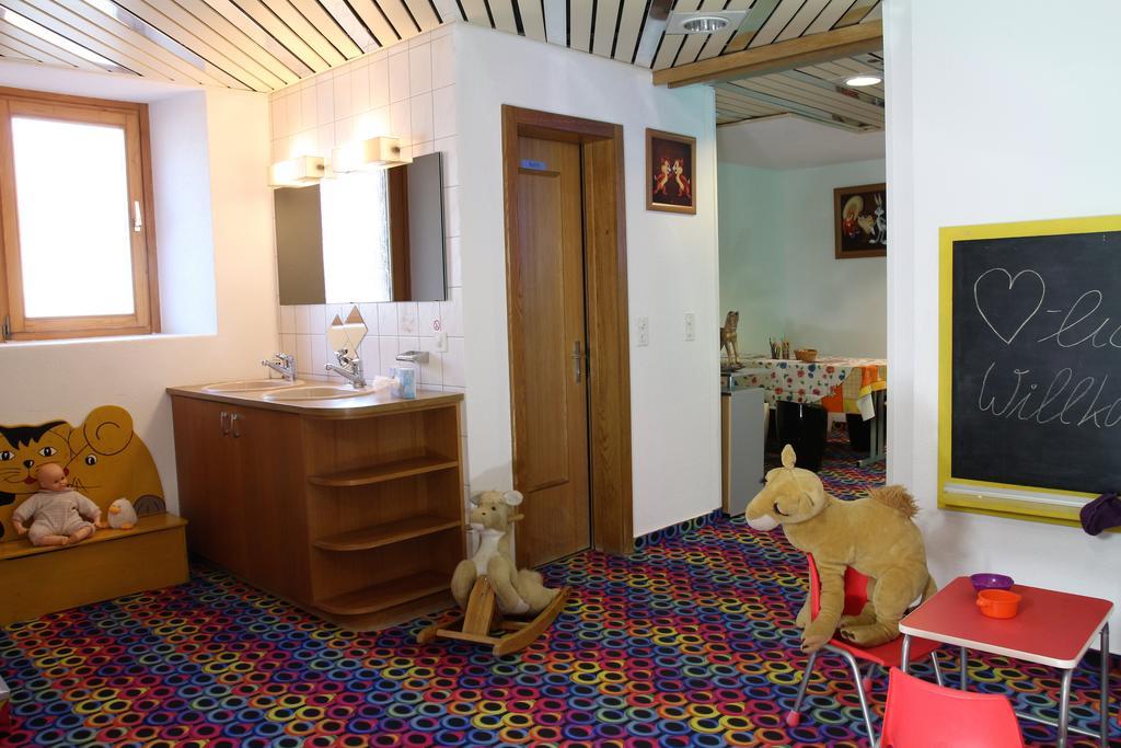 Family Hotel Desiree Grachen Bagian luar foto