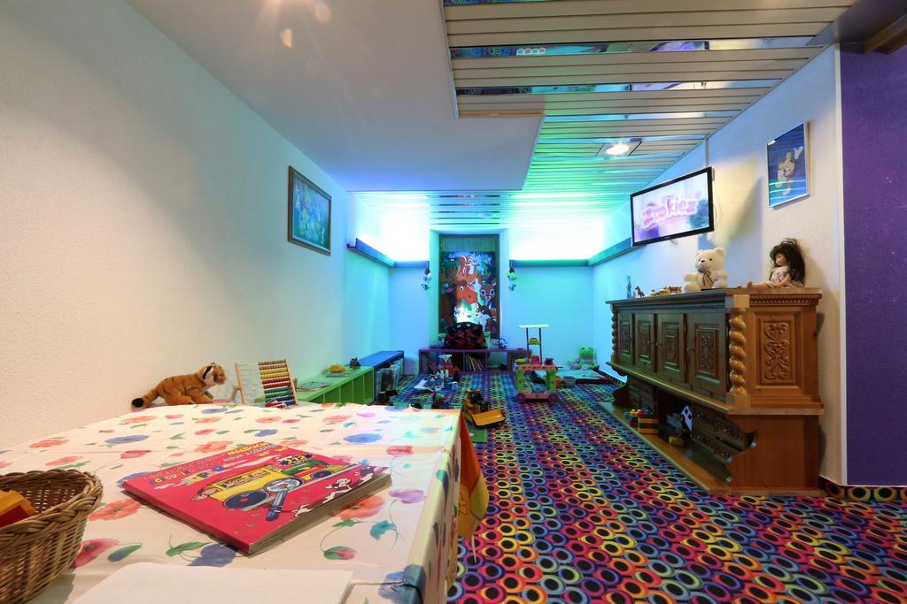 Family Hotel Desiree Grachen Bagian luar foto
